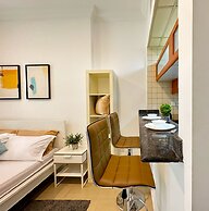 Studio w Balcony &RoofTop Pool in Marina