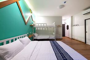 BED Friends Poshtel