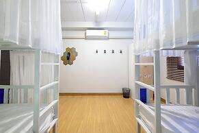 BED Friends Poshtel