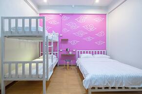 BED Friends Poshtel