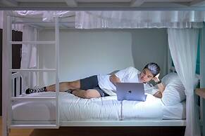 BED Friends Poshtel