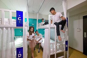BED Friends Poshtel