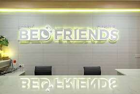 BED Friends Poshtel