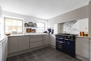 New Kent Road by Onefinestay