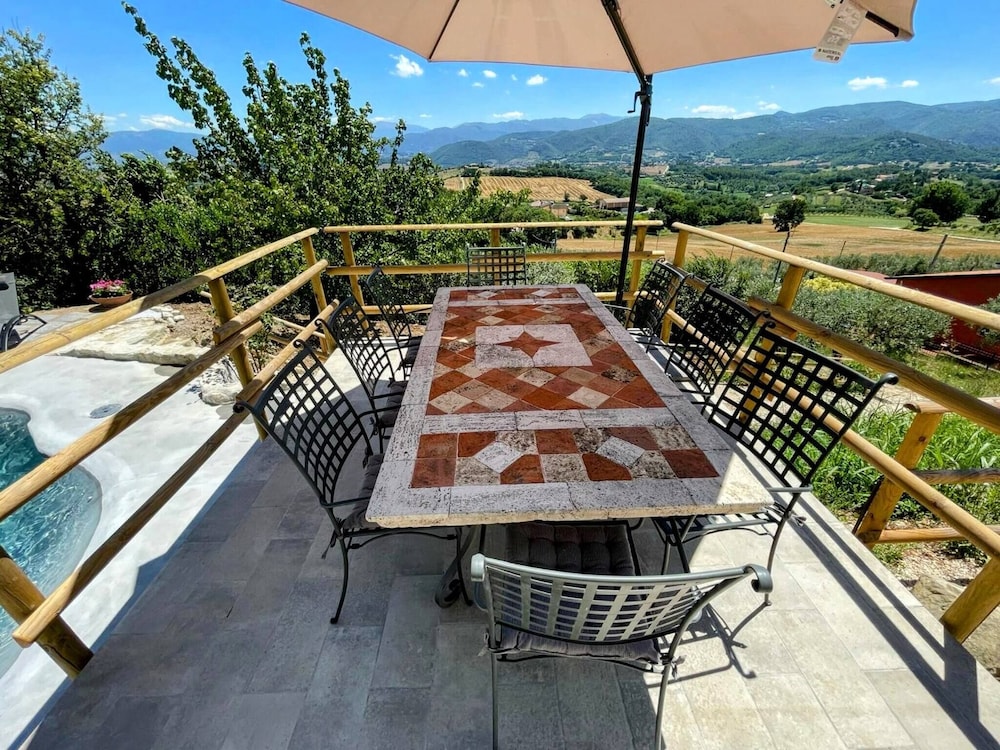 Villa Ipnotica - Panoramic Views Plus Exquisite Pool - Sleeps 7 - Very