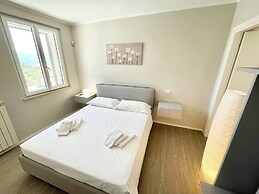 Villa Ipnotica - Panoramic Views Plus Exquisite Pool - Sleeps 7 - Very