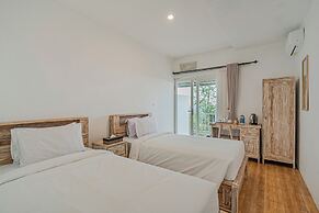 Santya Loka Lodge & Twin Waterfall