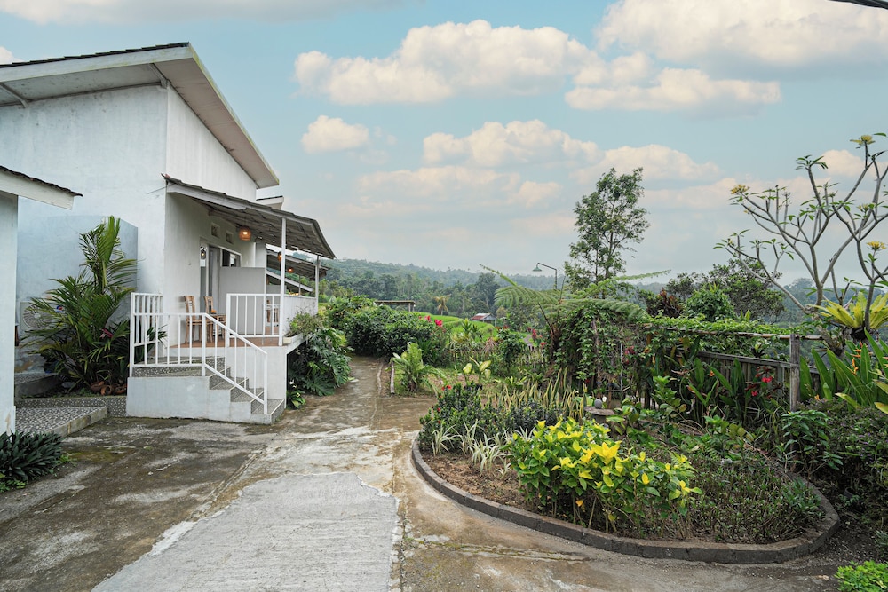 Santya Loka Lodge & Twin Waterfall