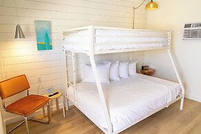 Driftwood Motel