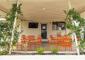 Driftwood Motel