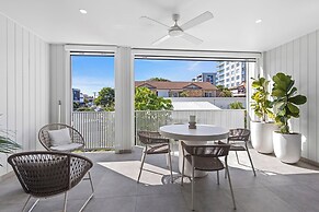 Palm Beach Luxe Townhouse walk to Beach