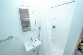 Hampton Bays Hotel on Main