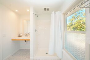 Hampton Bays Hotel on Main