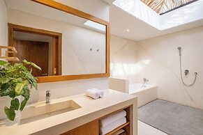 Peaceful Luxe Villa near Beach in Pecatu