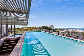 Lux Retreat - Waterfront Gym Prime Location