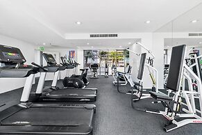 Lux Waterfront - Prime Location Pool Gym Sauna