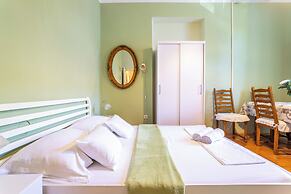 Traditional apartment Bacvice, 3 min walk to the beach