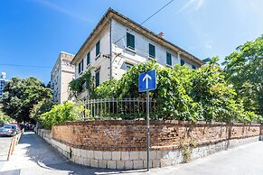 Traditional apartment Bacvice, 3 min walk to the beach