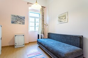 Traditional apartment Bacvice, 3 min walk to the beach