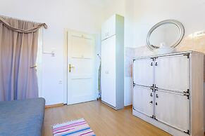 Traditional apartment Bacvice, 3 min walk to the beach