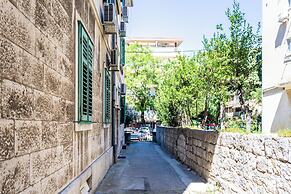 Traditional apartment Bacvice, 3 min walk to the beach