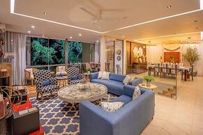 Avior by Hireavilla - 4BR w Infinity Pool in Parra