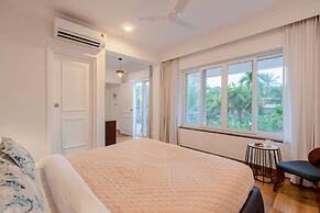 Luxe Apt w Balcony Rooftop Pool 15 min to Beach
