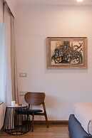 Luxe Apt w Balcony Rooftop Pool 15 min to Beach
