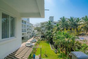 Luxe Apt w Balcony Rooftop Pool 15 min to Beach