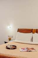 Luxe Apt w Balcony Rooftop Pool 15 min to Beach