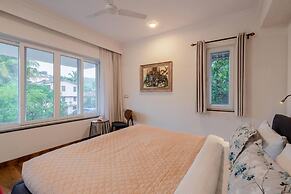 Luxe Apt w Balcony Rooftop Pool 15 min to Beach
