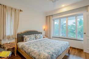 Luxe Apt w Balcony Rooftop Pool 15 min to Beach