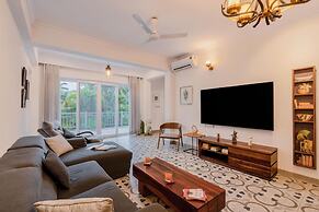 Luxe Apt w Balcony Rooftop Pool 15 min to Beach