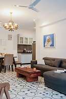 Luxe Apt w Balcony Rooftop Pool 15 min to Beach
