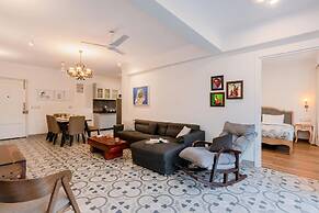 Luxe Apt w Balcony Rooftop Pool 15 min to Beach