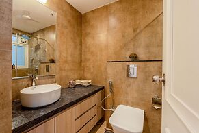 Luxe Apt w Balcony Rooftop Pool 15 min to Beach