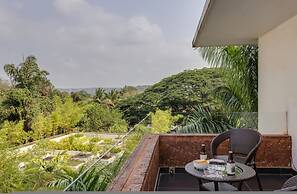 2BR w Rooftop Pool in North Goa Close to Beaches