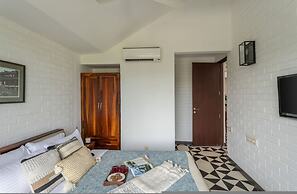 2BR w Rooftop Pool in North Goa Close to Beaches