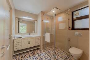 1BR Apt in Candolim With Pool 5 Mins From Beach