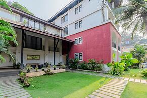 1BR Apt in Candolim With Pool 5 Mins From Beach