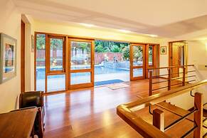 Hilltop Villa With Pool River View Whitehouse