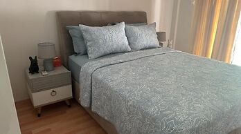 Apartment With Stunning Views - Sleeps 3 & Parking