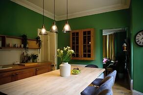 Buxton Bliss - Spacious 5 Bedroom House