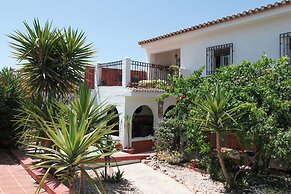 Lovely 10-bed Villa With Private Pool & Garden