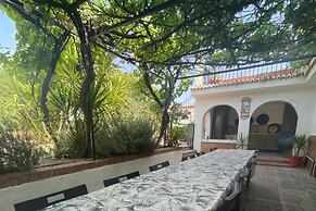 Lovely 10-bed Villa With Private Pool & Garden