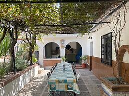 Lovely 10-bed Villa With Private Pool & Garden