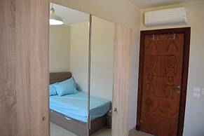 Whispering Waters, Two Bedroom With a Garden, Azha