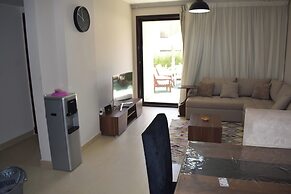 Whispering Waters, Two Bedroom With a Garden, Azha