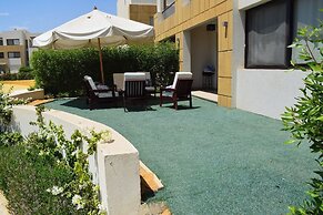 Whispering Waters, Two Bedroom With a Garden, Azha
