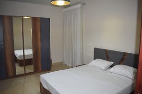 Whispering Waters, Two Bedroom With a Garden, Azha